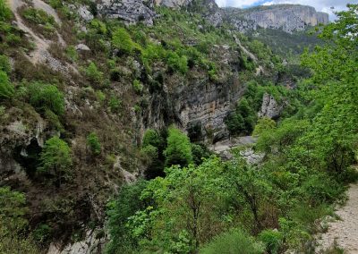 sentier martel, au croisement d un chemin