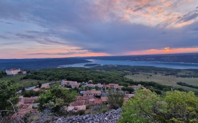 5 raisons pour séjourner à Aiguines dans les Gorges ?