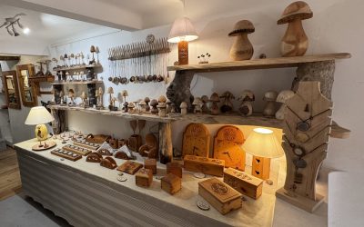 Visite de l’atelier du Barda à Aiguines de tourneur sur bois