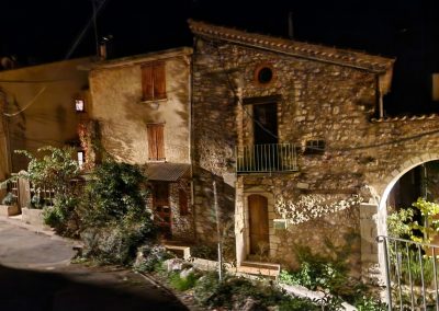 ruelle d aiguines dans la nuit