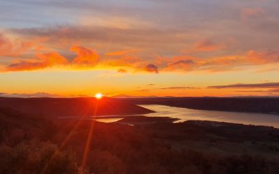 Contempler les somptueux couchers de soleil au lac Sainte Croix