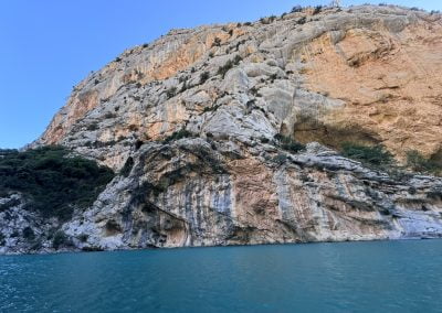 les falaises des gorges du verdon vu d un kayak
